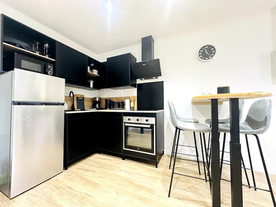 Jungle Appartement Avec Terrasse Laon Esterno foto